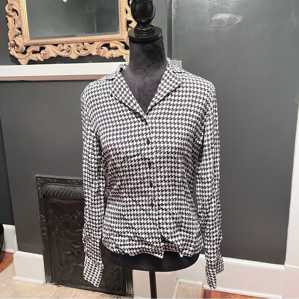 Black and white houndstooth blouse!